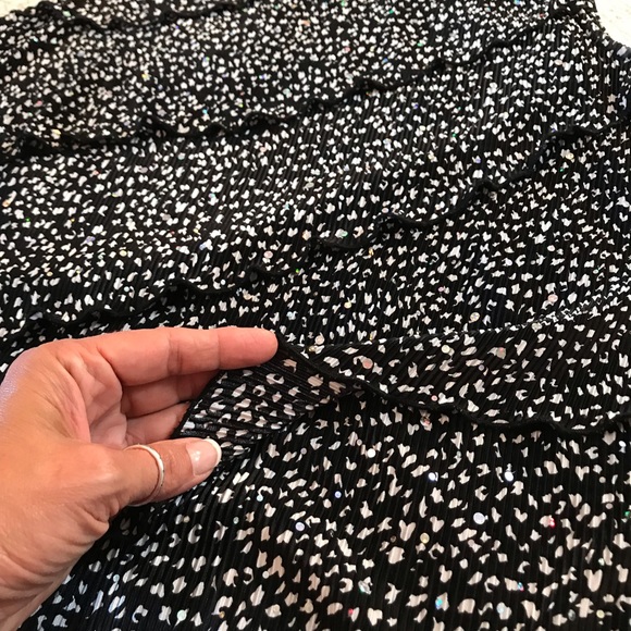 Woman’s sleeveless top with sparkle ❇️ - Picture 5 of 8